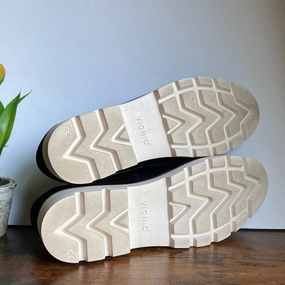 VIONIC Kensley Black Glossy Patent Leather Loafer Almond Toe Women’s Size 8.5 - Picture 14 of 15